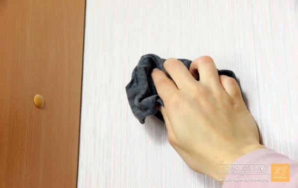 پاک کردن لکه ها از روی کاغذ دیواری های غیر قابل شست و شو 