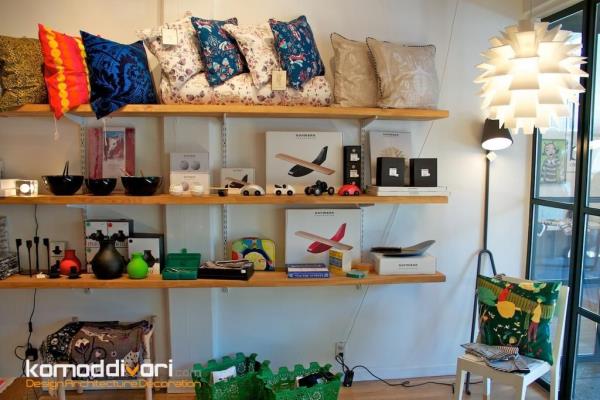 دکوراسیون ساده فروشگاهی با لوستر زیبا 