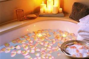 وان حمام رمانتیک و آرام بخش با نور شمع 