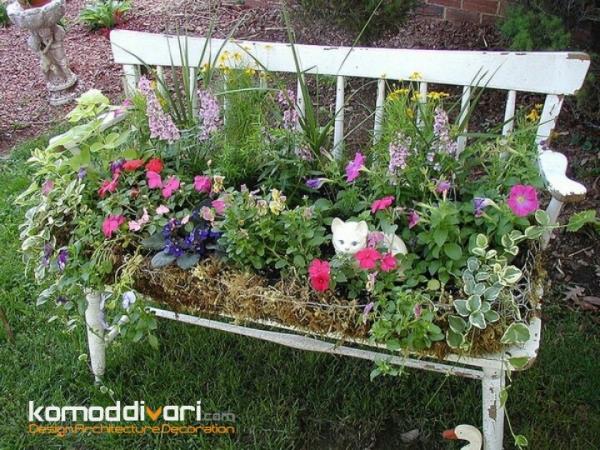 ایده تبدیل نیمکت قدیمی به گلدان